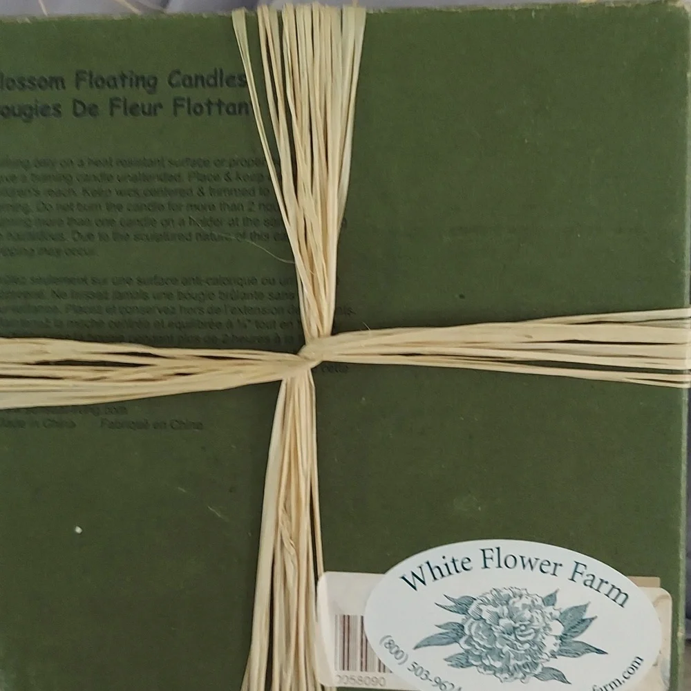 4 Flower Blossom Floating Candles NEW